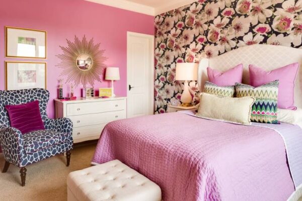 How to decorate pink room