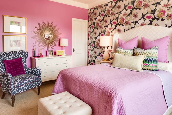 How to decorate pink room